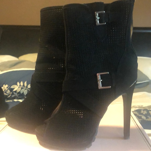 Almost knee black heeled boots - Picture 3 of 5
